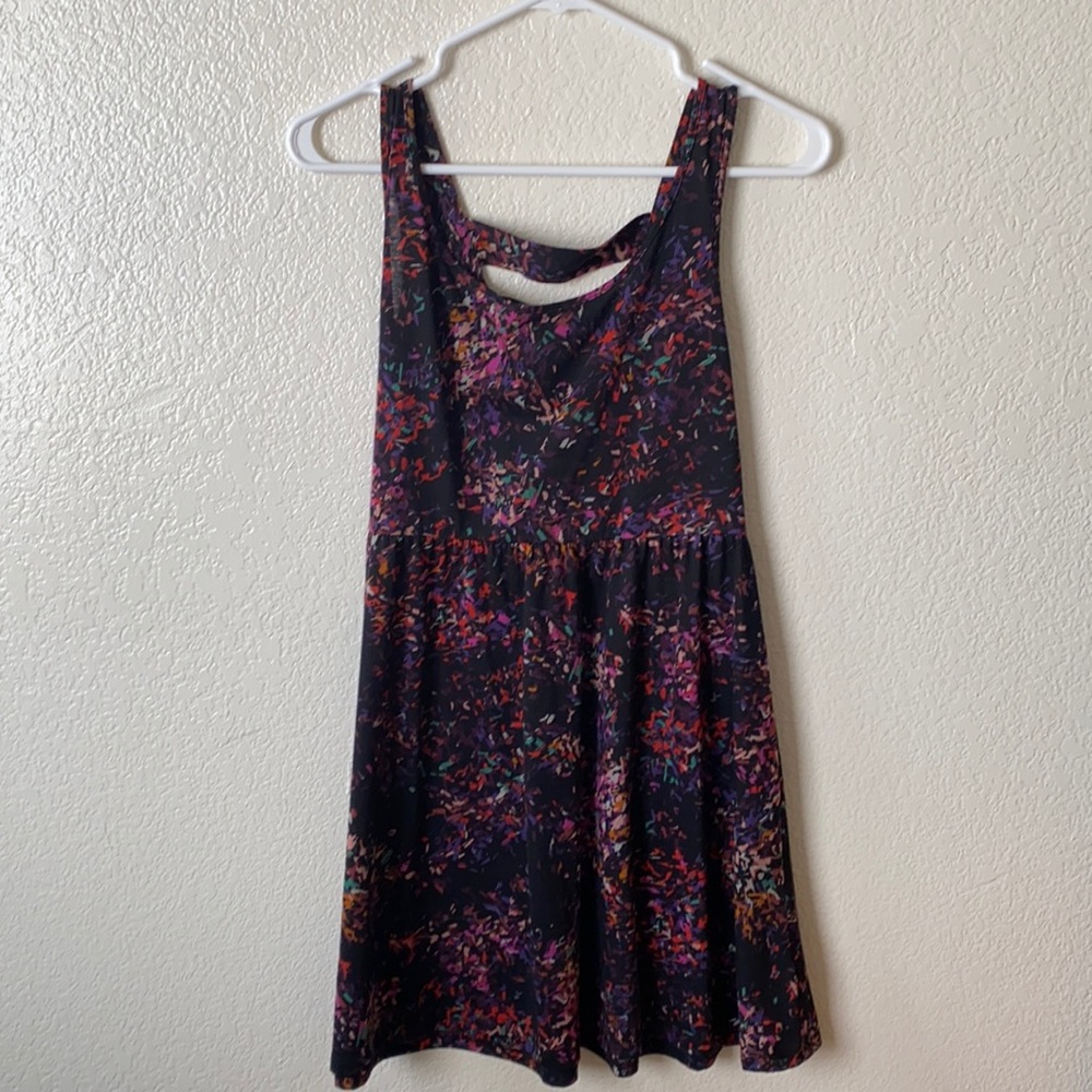 Short sleeveless dress